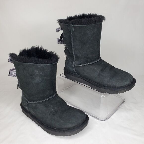 UGG Size 2 BAILEY BOW Suede Sherpa Lined Boots in Black - Picture 2 of 8